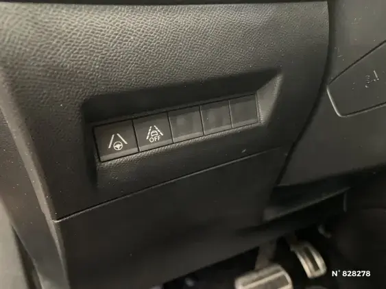 PEUGEOT 2008 II - voiture d'occasion - Photo 15