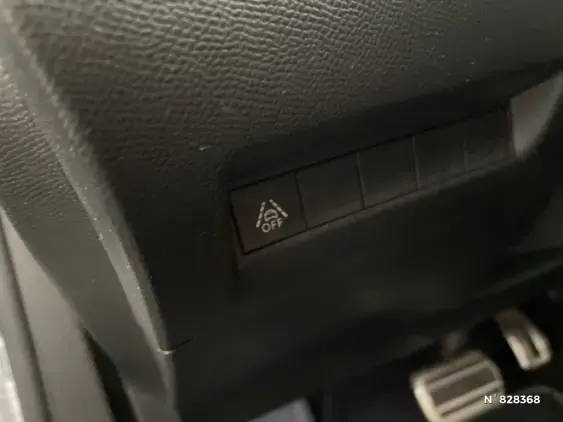 PEUGEOT 2008 II - voiture d'occasion - Photo 15