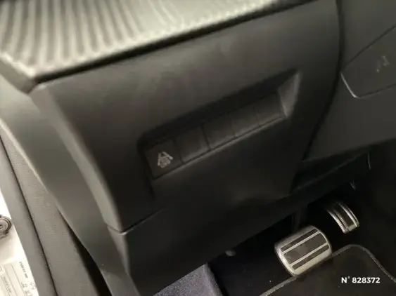 PEUGEOT 2008 II - voiture d'occasion - Photo 15
