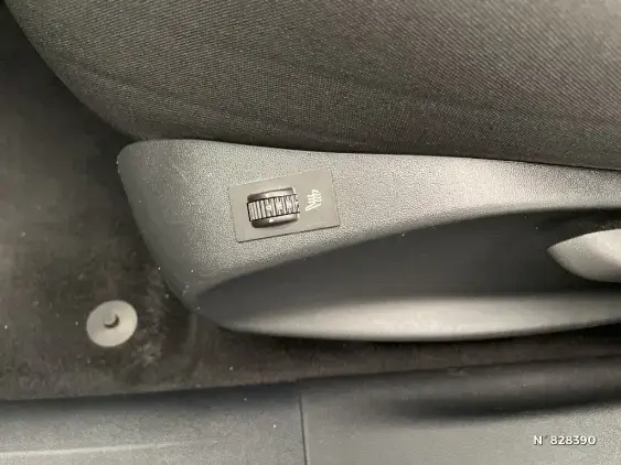 PEUGEOT 208 - voiture d'occasion - Photo 29