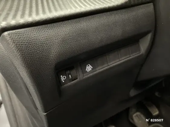 PEUGEOT 208 BUSINESS R II - voiture d'occasion - Photo 15