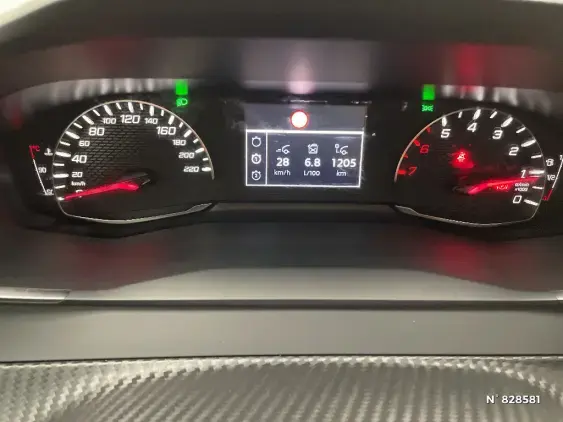 PEUGEOT 208 II - voiture d'occasion - Photo 12