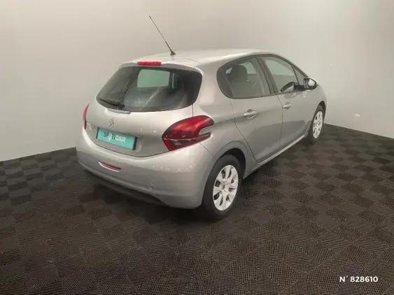 PEUGEOT 208 BUSINESS R II - voiture d'occasion - Photo 4