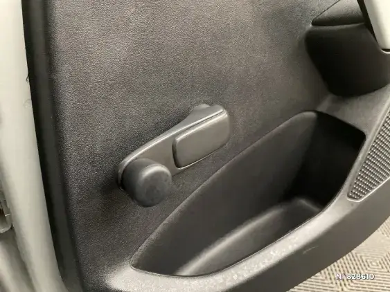 PEUGEOT 208 BUSINESS R II - voiture d'occasion - Photo 30