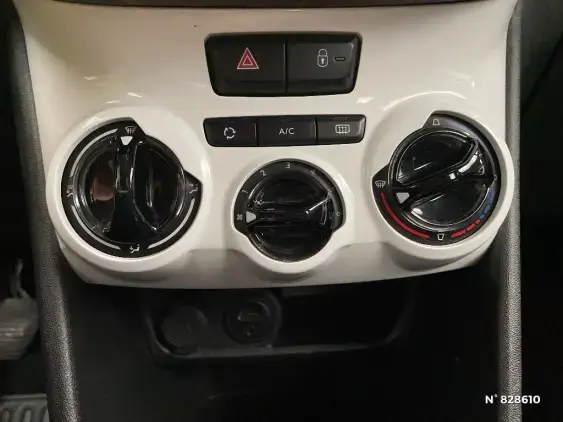 PEUGEOT 208 BUSINESS R II - voiture d'occasion - Photo 32