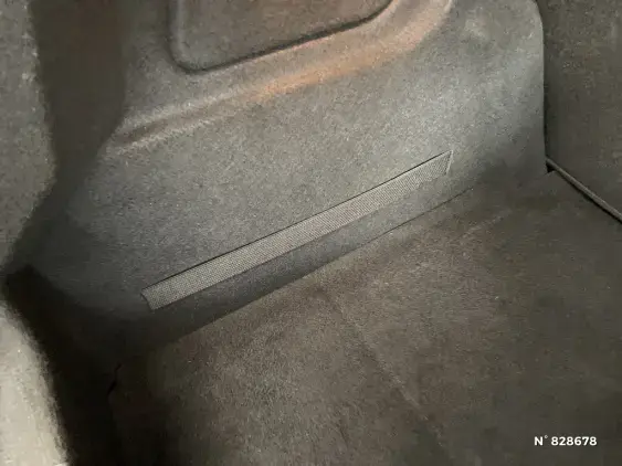 PEUGEOT 208 BUSINESS R II - voiture d'occasion - Photo 31