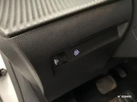 PEUGEOT 208 BUSINESS R II - voiture d'occasion - Photo 15