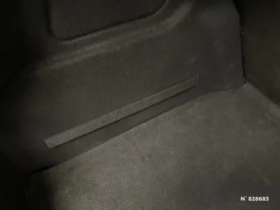 PEUGEOT 208 BUSINESS R II - voiture d'occasion - Photo 28