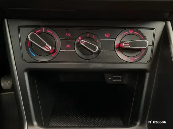 VOLKSWAGEN POLO VI - voiture d'occasion - Photo 33