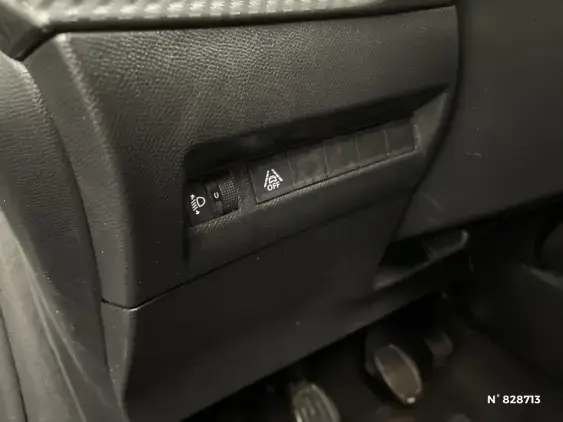 PEUGEOT 208 BUSINESS R II - voiture d'occasion - Photo 14