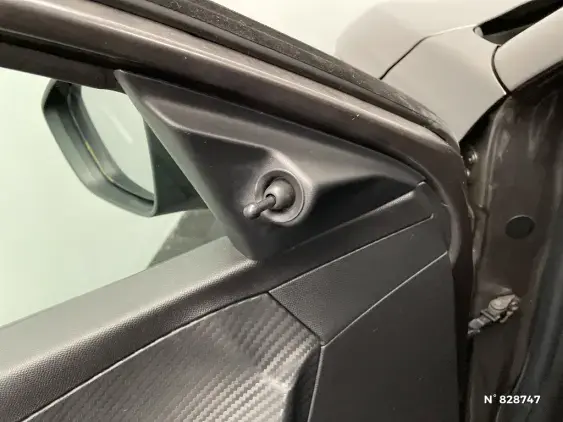 PEUGEOT 208 BUSINESS R II - voiture d'occasion - Photo 32