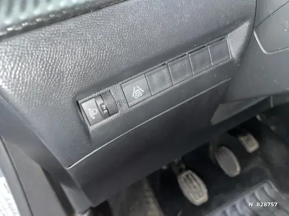 PEUGEOT 2008 II - voiture d'occasion - Photo 15