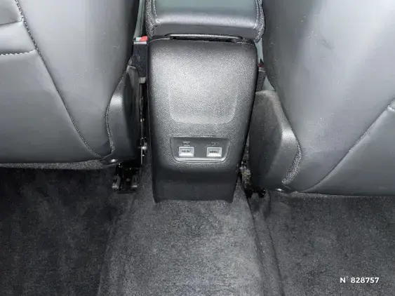 PEUGEOT 2008 II - voiture d'occasion - Photo 31