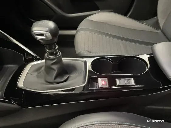 PEUGEOT 2008 II - voiture d'occasion - Photo 32