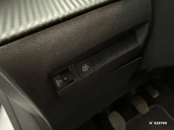 PEUGEOT 208 BUSINESS R II - voiture d'occasion - Photo 15