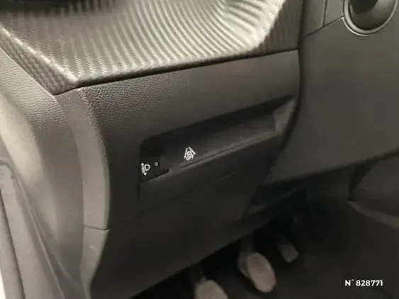 PEUGEOT 208 BUSINESS R II - voiture d'occasion - Photo 15