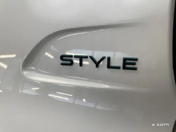 PEUGEOT 208 BUSINESS R II - voiture d'occasion - Photo 31