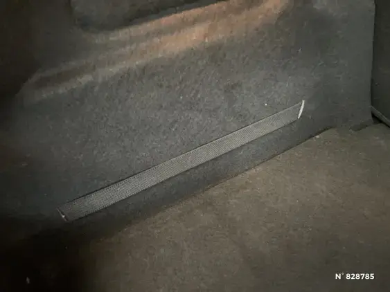 PEUGEOT 208 BUSINESS R II - voiture d'occasion - Photo 30