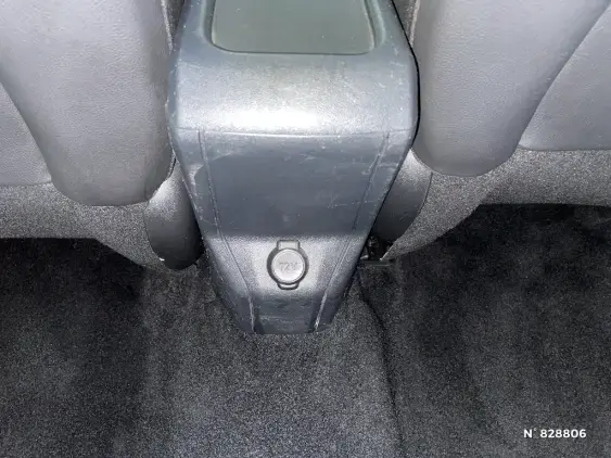 PEUGEOT 2008 - voiture d'occasion - Photo 31