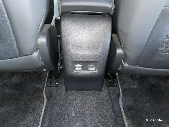 PEUGEOT 2008 II - voiture d'occasion - Photo 31