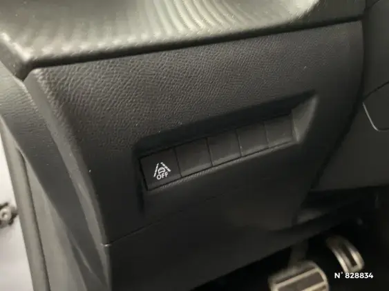 PEUGEOT 208 ELECTRIQUE II - voiture d'occasion - Photo 15