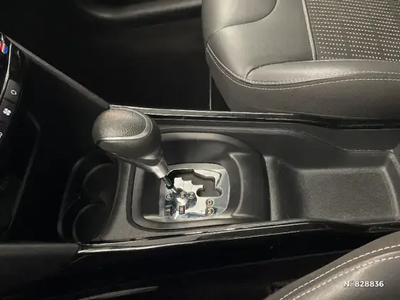 PEUGEOT 2008 - voiture d'occasion - Photo 27
