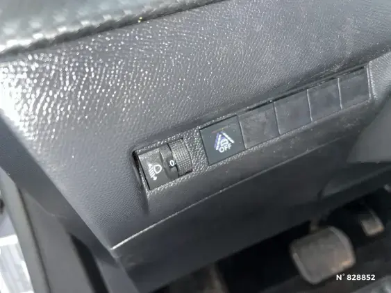 PEUGEOT 2008 ELECTRIQUE II - voiture d'occasion - Photo 15