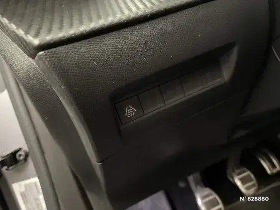 PEUGEOT 2008 II - voiture d'occasion - Photo 15