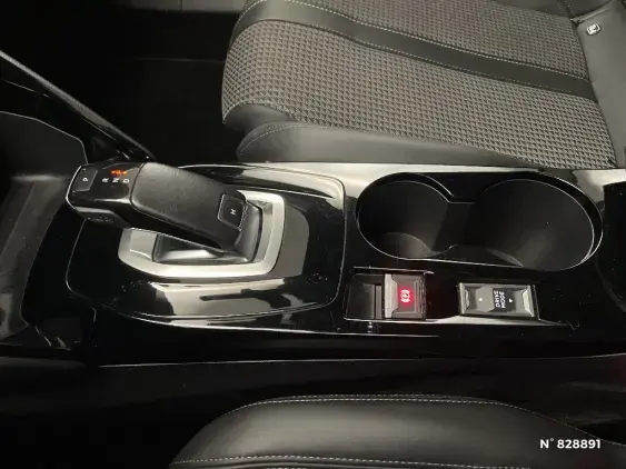 PEUGEOT 2008 II - voiture d'occasion - Photo 26