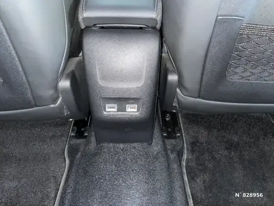 PEUGEOT 2008 II - voiture d'occasion - Photo 26