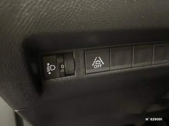 PEUGEOT 2008 II - voiture d'occasion - Photo 15