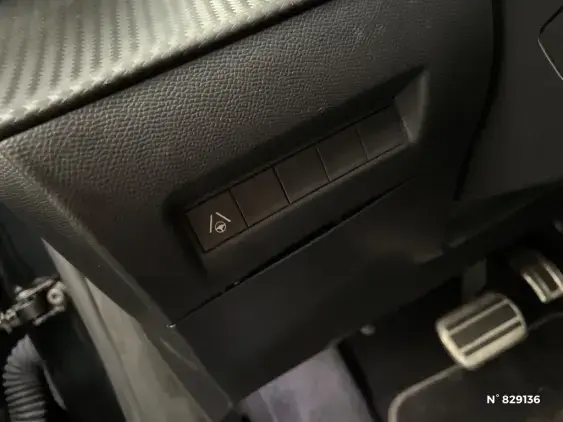 PEUGEOT 208 II - voiture d'occasion - Photo 15