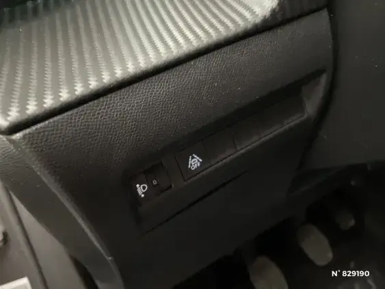 PEUGEOT 2008 II - voiture d'occasion - Photo 15