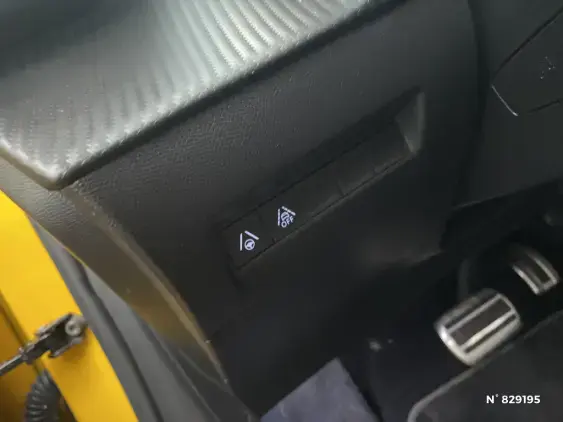 PEUGEOT 208 II - voiture d'occasion - Photo 15