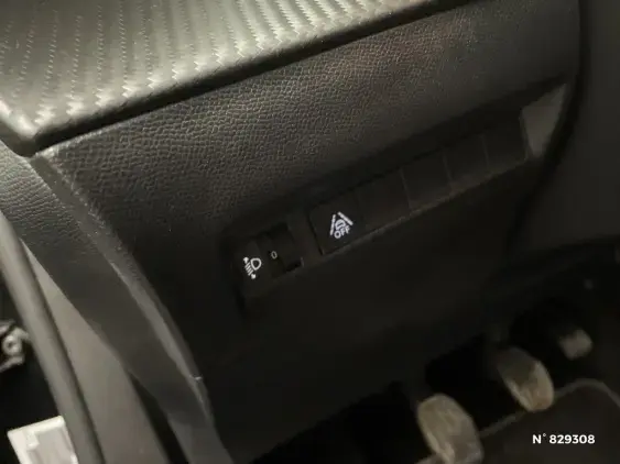 PEUGEOT 2008 II - voiture d'occasion - Photo 15