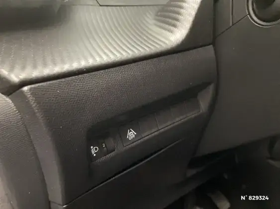 PEUGEOT 2008 II - voiture d'occasion - Photo 15