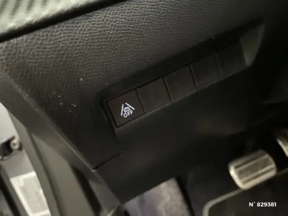 PEUGEOT 2008 II - voiture d'occasion - Photo 15