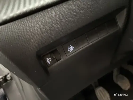 PEUGEOT 208 II - voiture d'occasion - Photo 15
