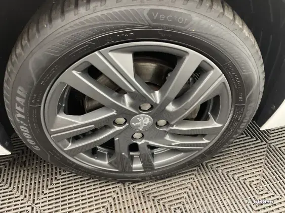 PEUGEOT 208 BUSINESS R II - voiture d'occasion - Photo 8