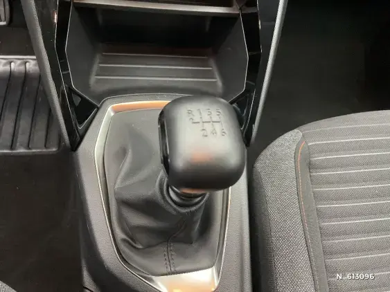 PEUGEOT 208 BUSINESS R II - voiture d'occasion - Photo 34