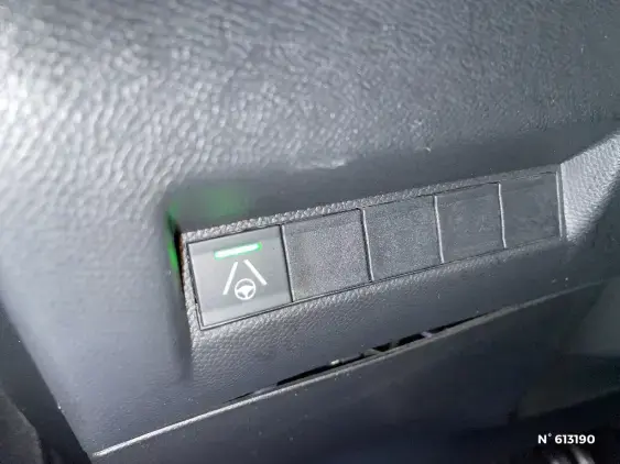 PEUGEOT 2008 II - voiture d'occasion - Photo 15