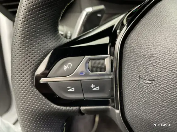 PEUGEOT 2008 II - voiture d'occasion - Photo 27