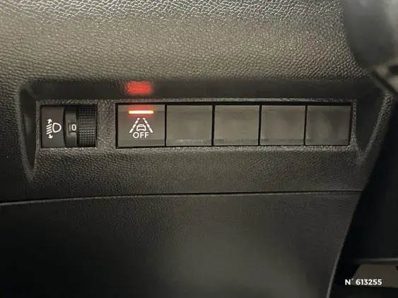 PEUGEOT 2008 II - voiture d'occasion - Photo 15