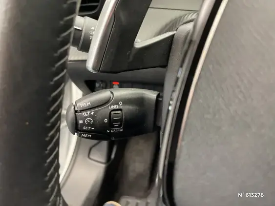 PEUGEOT 2008 II - voiture d'occasion - Photo 26