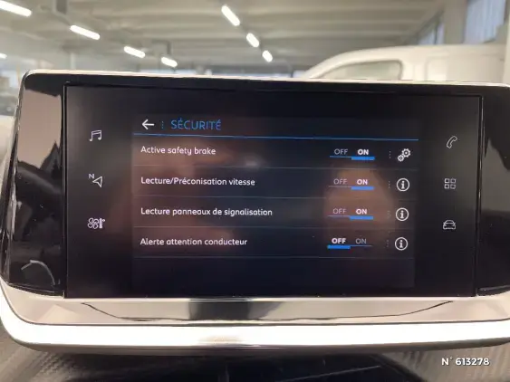 PEUGEOT 2008 II - voiture d'occasion - Photo 34