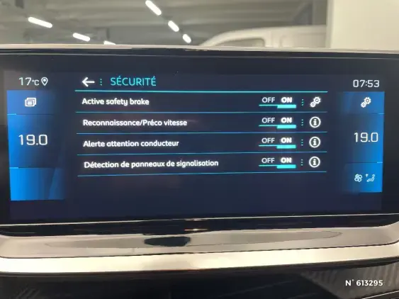 PEUGEOT 208 BUSINESS R II - voiture d'occasion - Photo 33