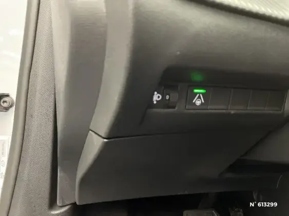 PEUGEOT 2008 II - voiture d'occasion - Photo 15