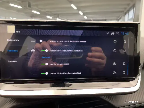 PEUGEOT 2008 II - voiture d'occasion - Photo 40