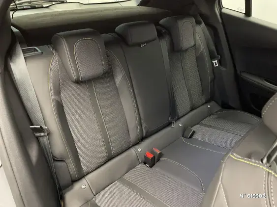 PEUGEOT 2008 II - voiture d'occasion - Photo 11