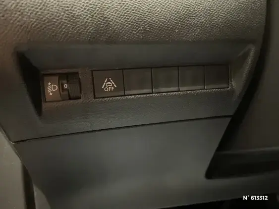 PEUGEOT 2008 II - voiture d'occasion - Photo 15